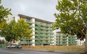 Roots One - Lakeview Escape With Balcony & Parking
